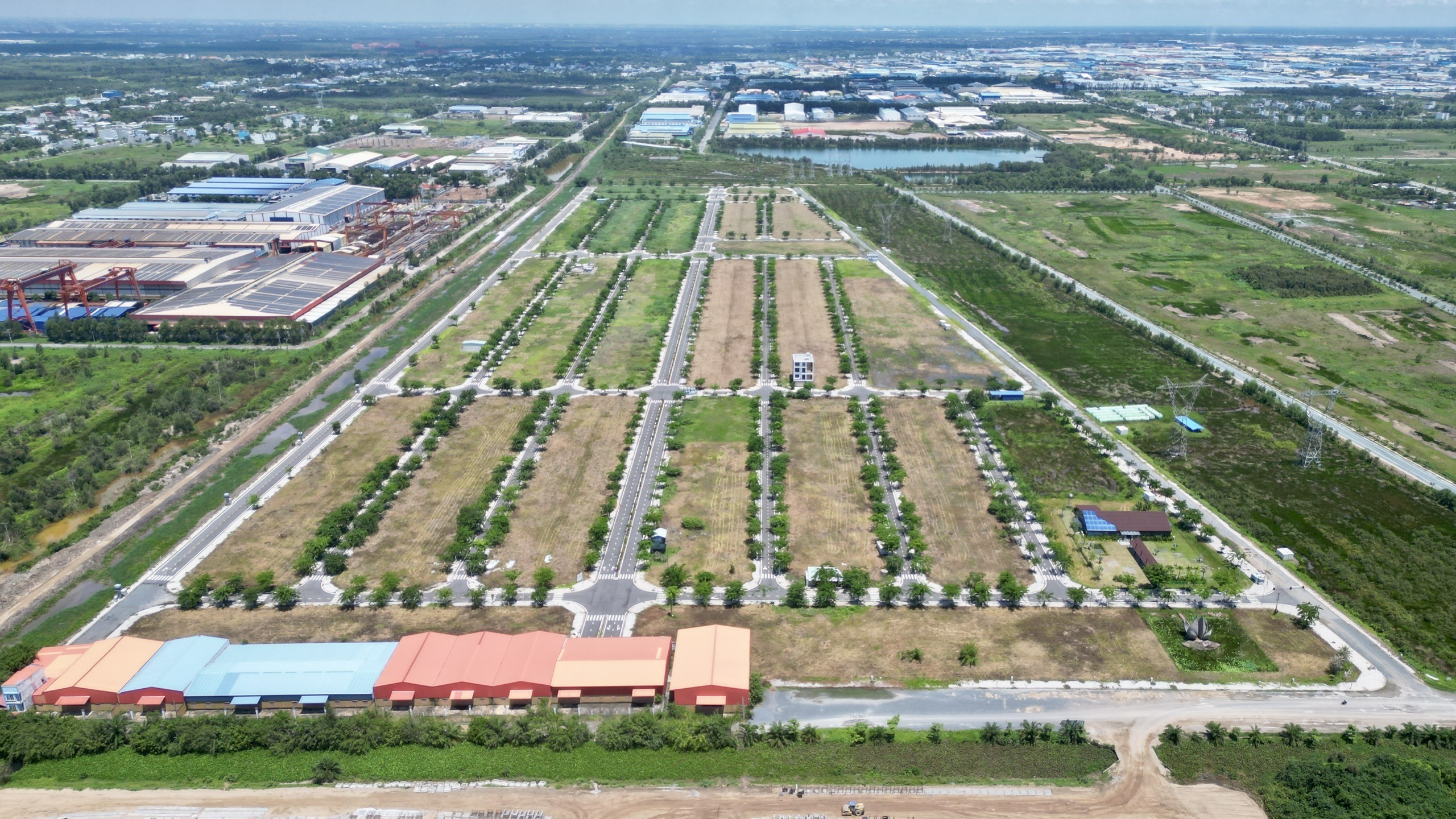 Đề xuất sửa Luật Đất đai: Siết mua bán đất chờ đền bù, gỡ vướng giao dịch giấy tay