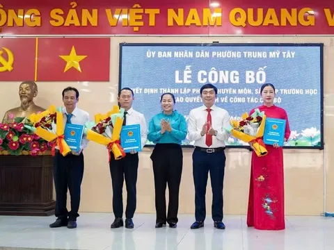 Phường Trung Mỹ Tây tổ chức sắp xếp phòng chuyên môn và trường học