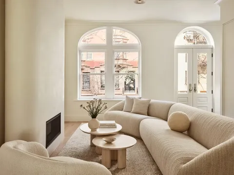 Không gian tối giản với màu sắc của năm 2026